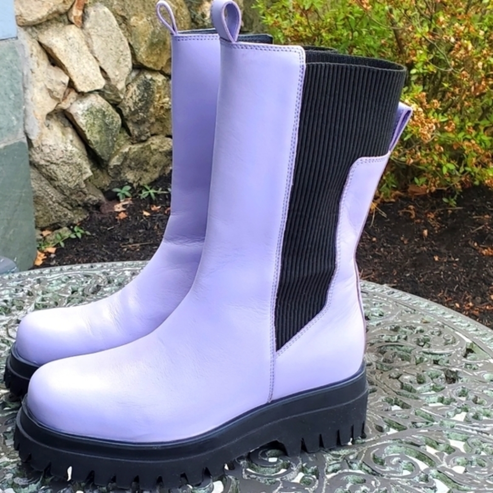 COS purple lilec track sole chelsea boots. Leather. Size 8